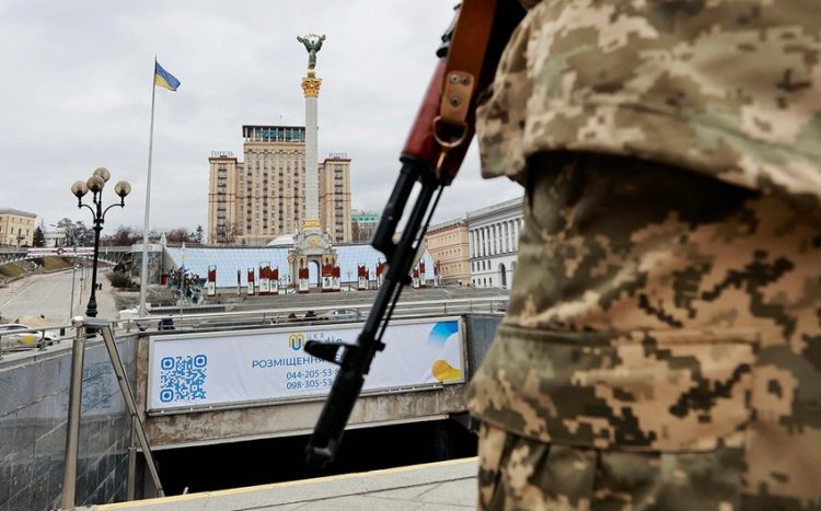 Зеленский продлил военное положение в Украине еще на 30 суток