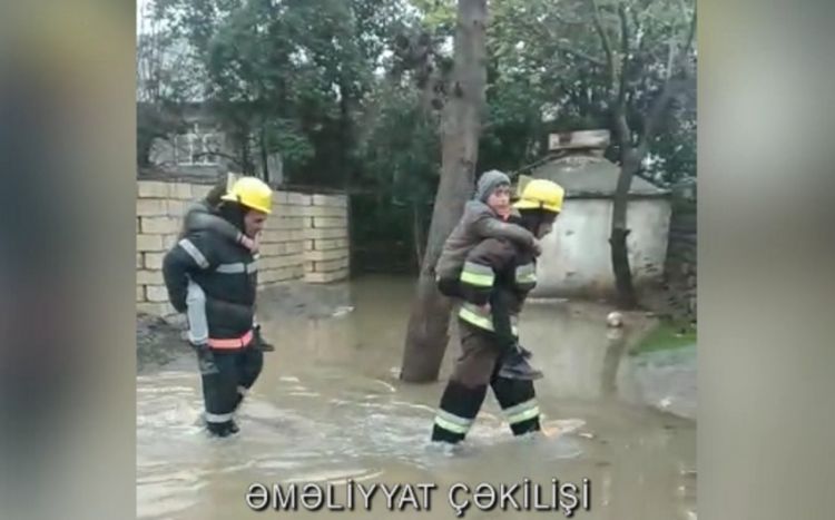 В Масаллы и Джалилабаде с затопленных территорий спасены 25 человек