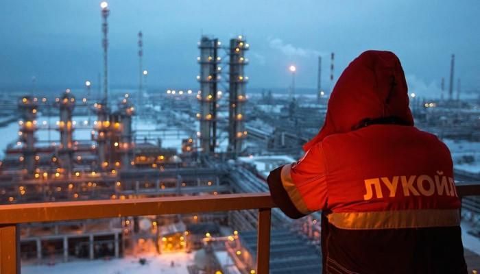 الاتحاد الأوروبي يبحث حظر النفط الروسي
