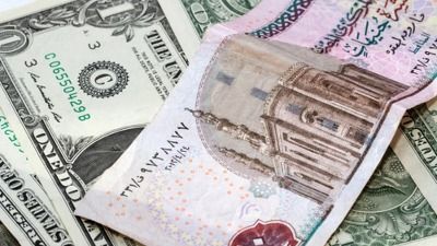 تراجع سعر صرف الجنيه المصري بعد قرار البنك المركزي في القاهرة رفع الفائدة