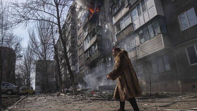 Refugees fleeing Mariupol tell of street battles and bodies lying in the street