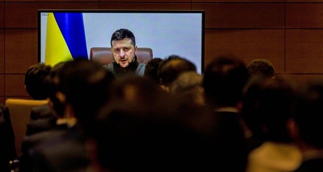 زيلينسكي يعلن استعداد أوكرانيا التخلي عن الانضمام للناتو بشرط انسحاب روسيا