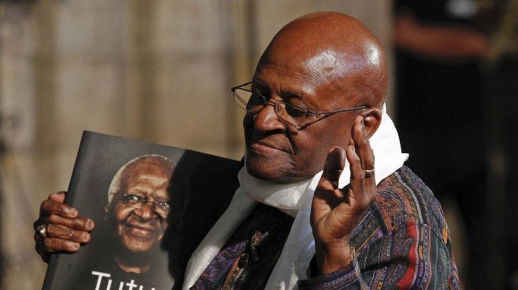 Afrikada irqçilik/separatizmə qarşı ədaləti müdafiə edən adam Desmond Tutu