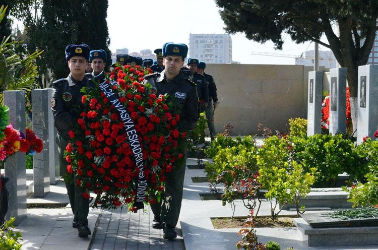 В Баку почтили память пилотов-шехидов