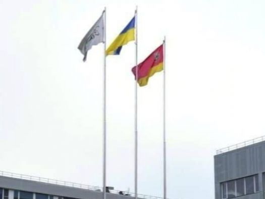 Над Чернобыльской АЭС подняли украинский флаг