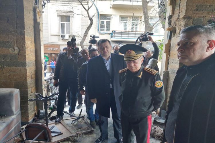 Глава МЧС прибыл на место взрыва в Баку