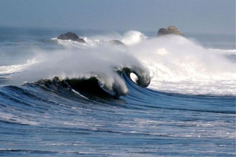 Высота волн в Каспийском море достигла 2,6 м ФАКТИЧЕСКАЯ ПОГОДА