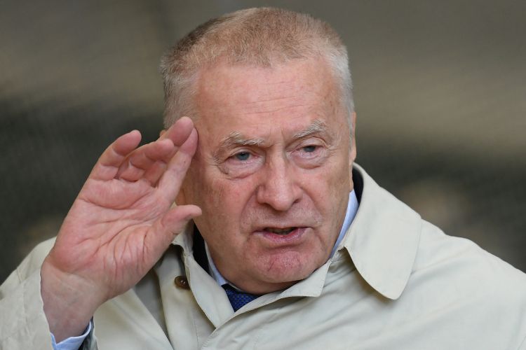 وفاة زعيم الحزب الليبرالي الديمقراطي الروسي فلاديمير جيرينوفسكي
