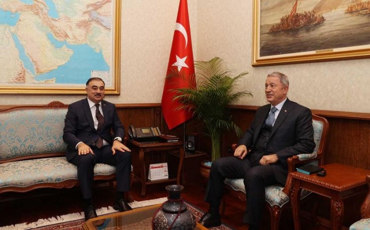 Посол Азербайджана встретился с Хулуси Акаром