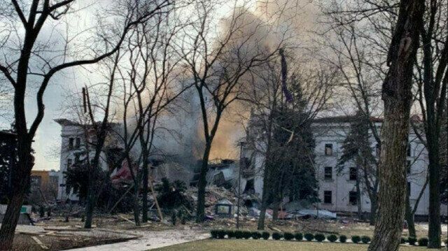 Russian army has bombed ‘everything’ in Mariupol Zelenskyy