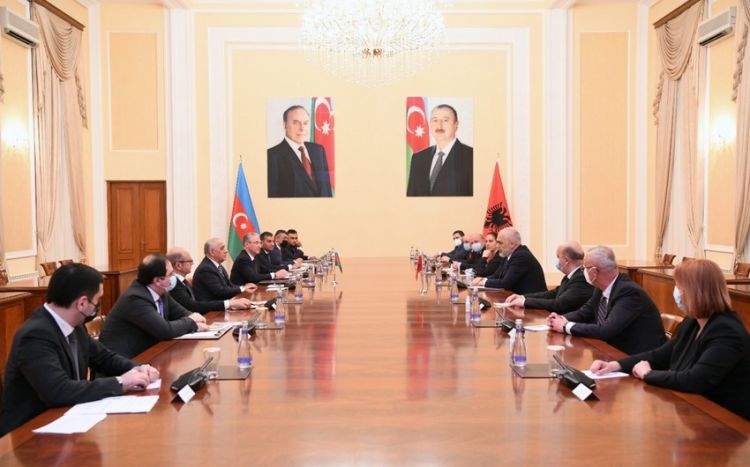 Али Асадов встретился с премьер-министром Албании Эди Рамой