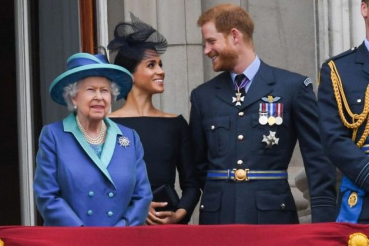 Принц Гарри с супругой впервые за два года встретились с Елизаветой II СМИ