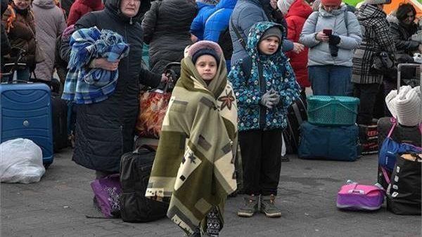 بولندا: ارتفاع أعداد الفارين من أوكرانيا إلى نحو2.76 مليون لاجئ