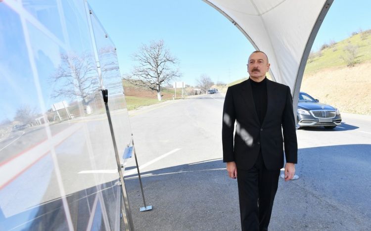 Президент Ильхам Алиев ознакомился со строительством автодороги Ахмедбейли-Физули-Шуша