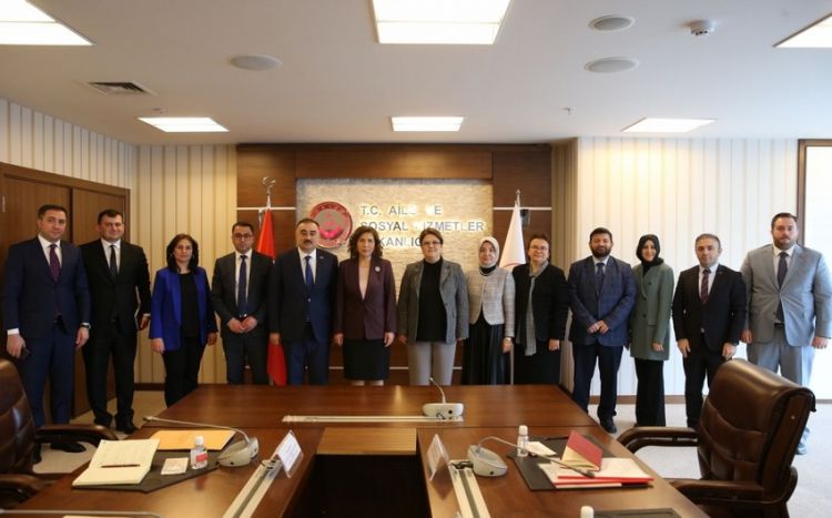 Бахар Мурадова встретилась в Анкаре с министром по делам семьи и социальных услуг Турции