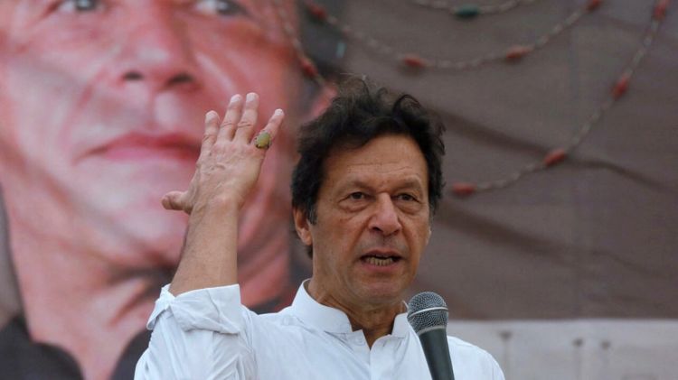 عمران خان يطالب بانتخابات مبكرة في باكستان بعد حجب الثقة عنه ‬‬‬‬‬