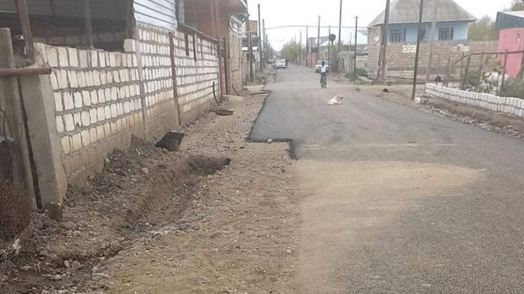Ağstafa rayonunda qeyri-adi şəkildə yol asfaltlandı