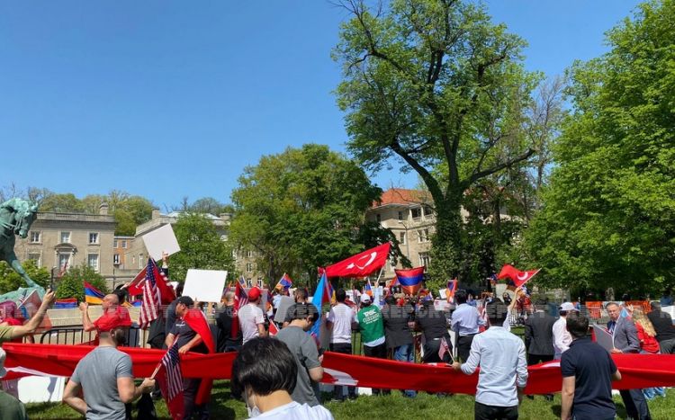 Представители турецкой и азербайджанской общин США провели митинг в Вашингтоне