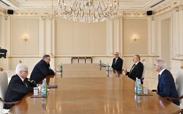 Президент Ильхам Алиев принял вице-премьера России Алексея Оверчука