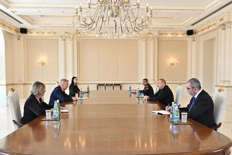 Президент Ильхам Алиев принял министра обороны Латвии ОБНОВЛЕНО