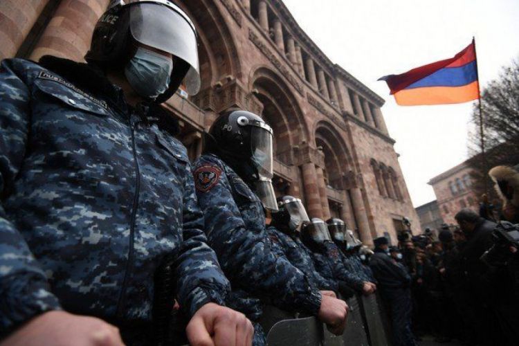 В Ереване задержаны студенты, собравшиеся перед зданием правительства