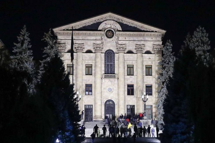 Оппозиция намерена захватить парламент СНБ Армении