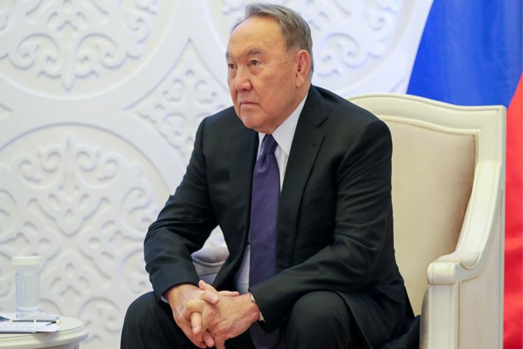 В Казахстане приняли поправки об исключении статуса Назарбаева из закона о референдуме