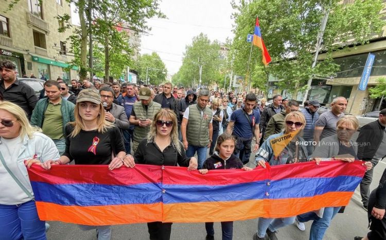 Армянская оппозиция проводит одновременно четыре шествия в центре Еревана