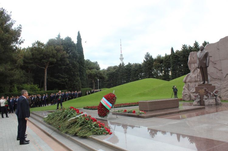 Посол Украины почтил память общенационального лидера Азербайджана