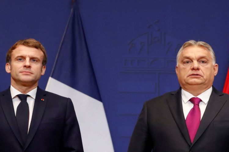 Макрон и Орбан обсудили нефтяное эмбарго против России