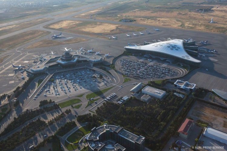 Пассажиропоток азербайджанских аэропортов достиг почти миллиона человек