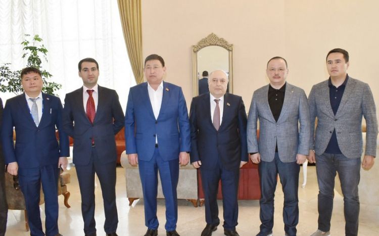 Qırğızıstan parlamentinin sədr müavini Azərbaycana gəldi
