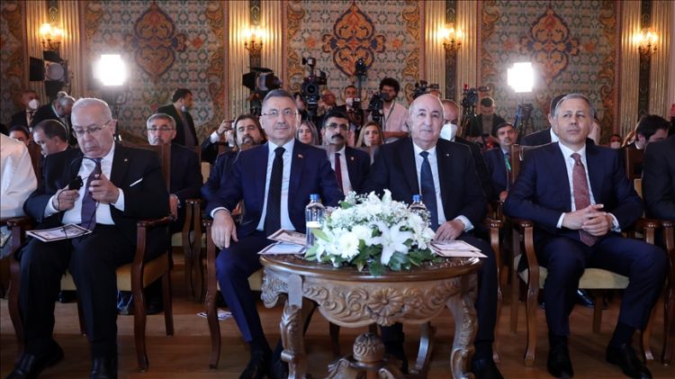 جامعة إسطنبول تمنح الرئيس الجزائري دكتوراه فخرية