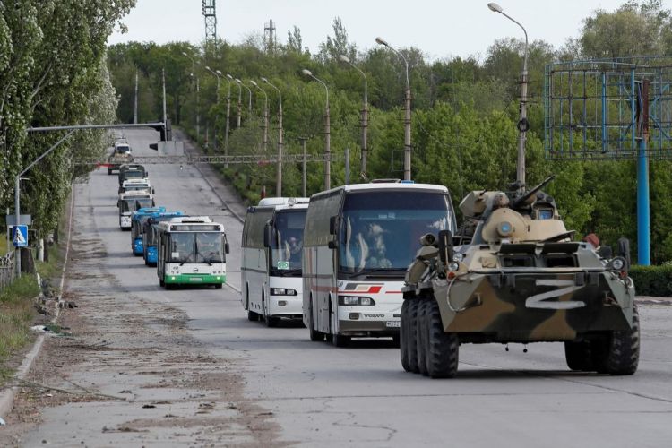 Украинские бойцы эвакуируются из «Азовстали»