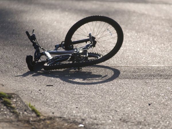 Masallıda velosiped süren yeniyetməni maşın vurdu