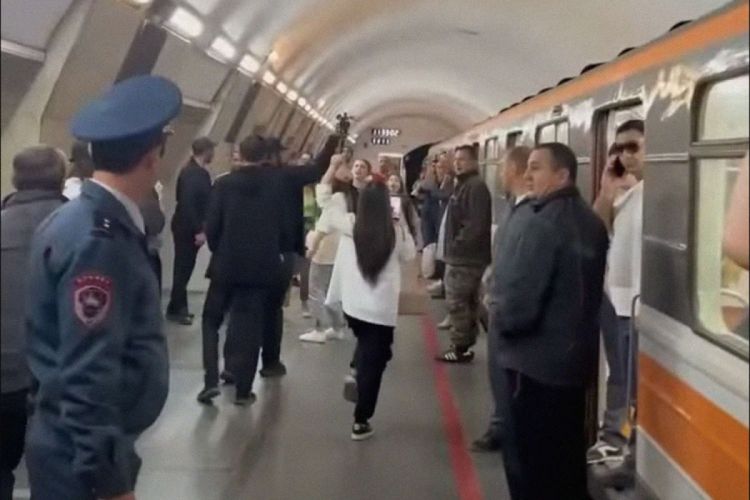 Оппозиционеры заблокировали движение метро в Ереване
