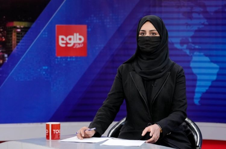 Talibandan əfqan qadınlarına növbəti qadağa Artıq televiziya aparıcıları da...