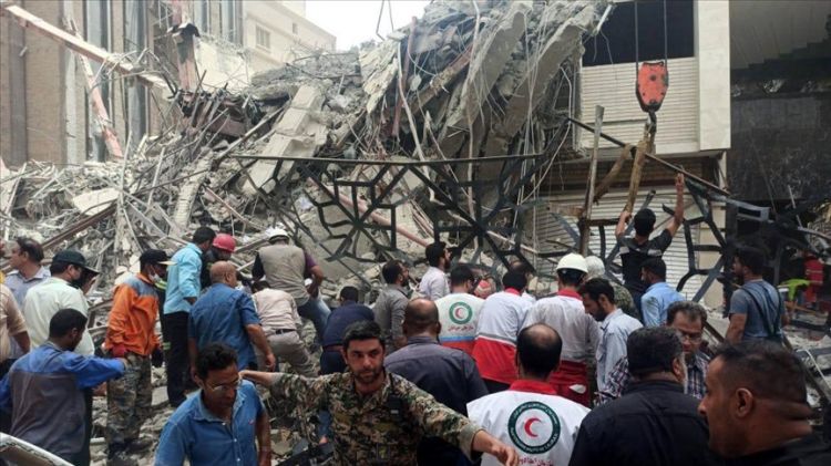 Building collapse kills 4, injures dozens in Iran