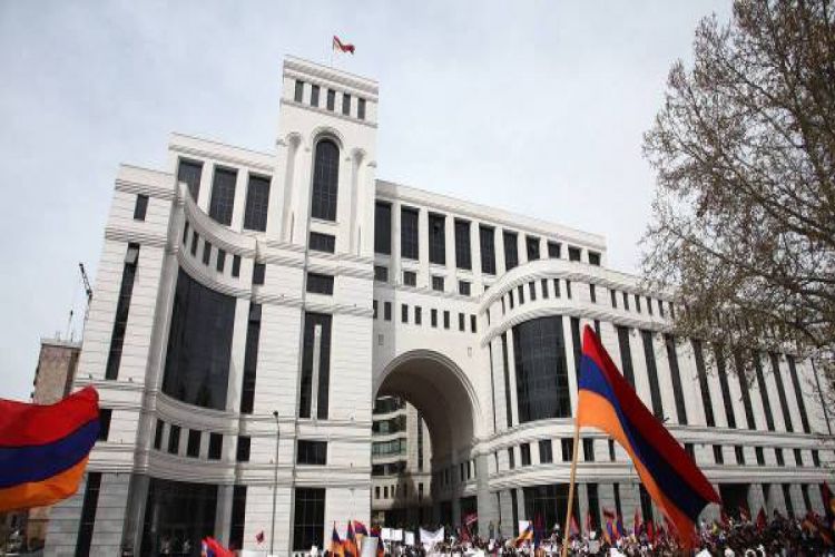 Оппозиция заблокировала вход в здание МИД Армении
