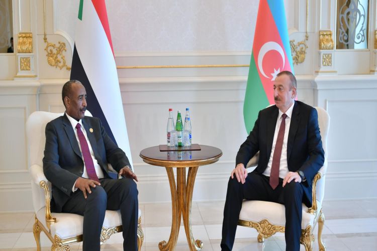 Лидер Судана поздравил Президента Ильхама Алиева