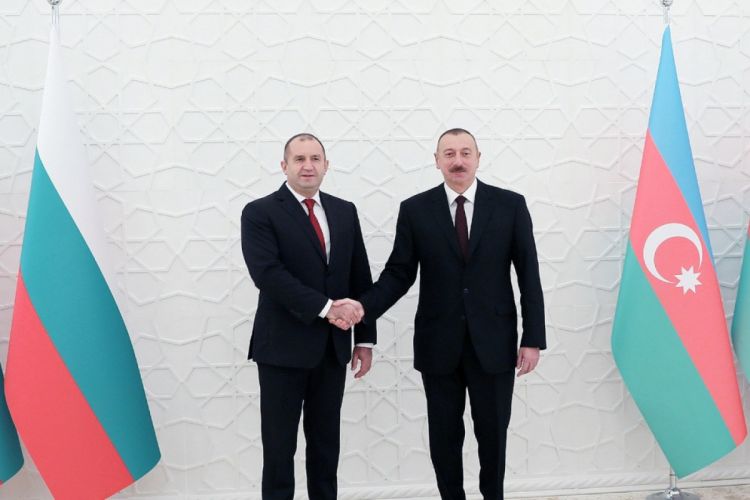 Румен Рудев поздравил президента Азербайджана