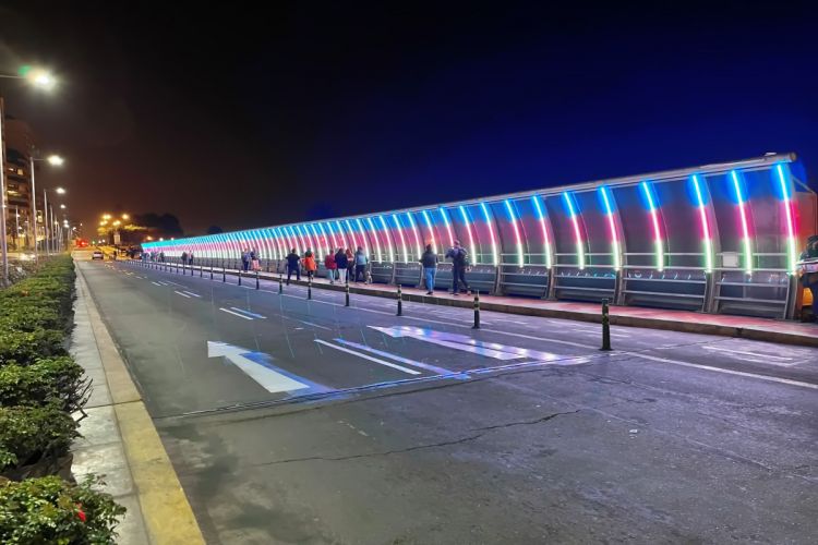 Знаменитый мост в столице Перу Лиме окрасился в цвета азербайджанского флага