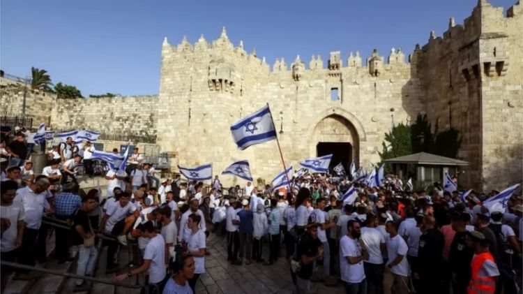 الآلاف يشاركون في مسيرة الأعلام الإسرائيلية وسط تصاعد التوتر في القدس