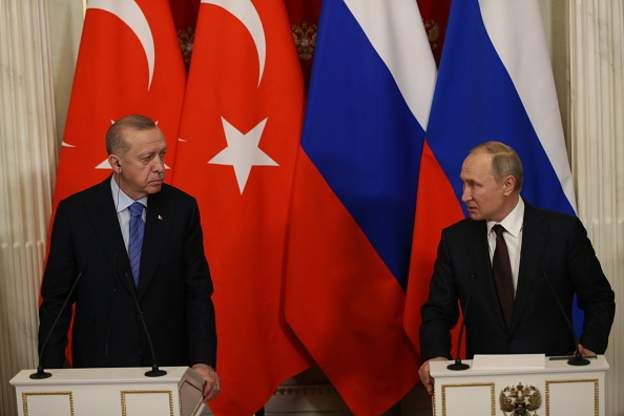 أردوغان يؤكد لبوتين استعداده لجمع روسيا وأوكرانيا والأمم المتحدة باجتماع في اسطنبول