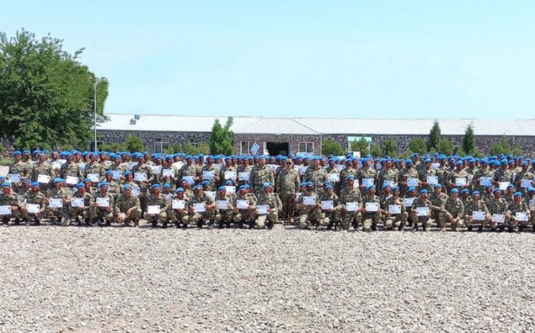 Азербайджанские военнослужащие, окончившие курс коммандос, получили сертификаты