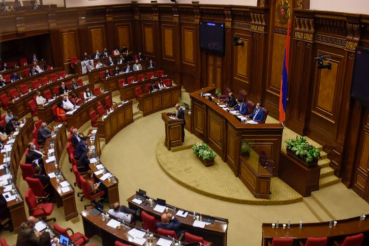 В Армении оппозиции не удается созвать внеочередное заседание парламента