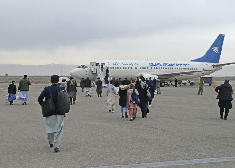 طالبان: المفاوضات مستمرّة مع قطر وتركيا لتشغيل مطار “كابول”