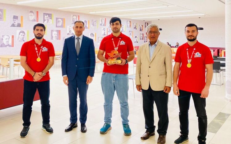 Рашад Набиев и Хафиз Пашаев встретились с командой-победительницей TEKNOFEST Azerbaijan