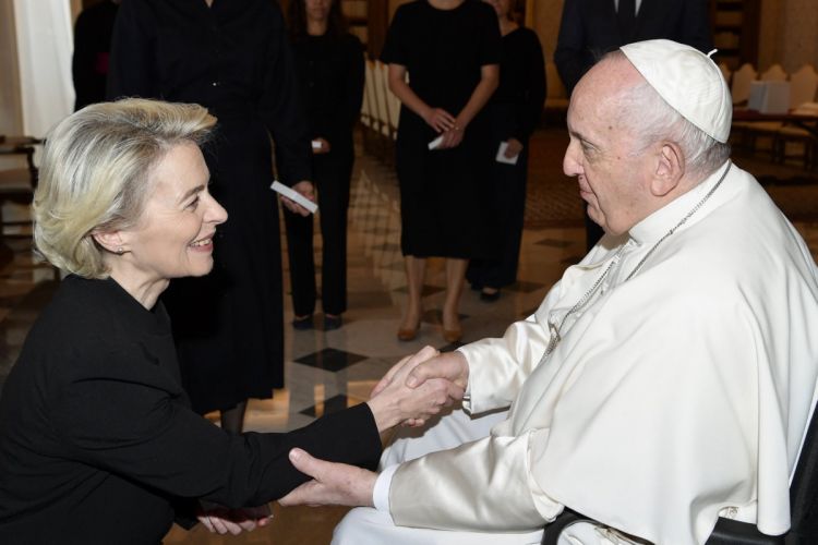 Ursula von der Leyen Roma Papası ilə görüşüb