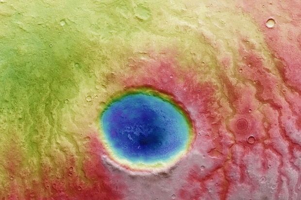 Marsda insan gözünə bənzəyən krater FOTO